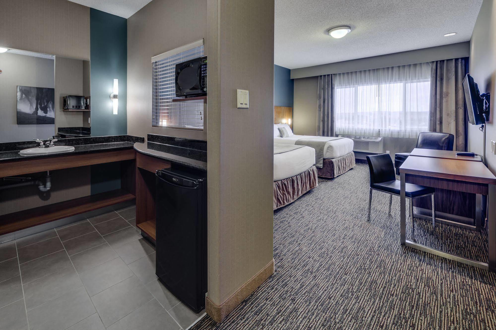 Heritage Inn Hotel & Convention Centre - Pincher Creek Extérieur photo